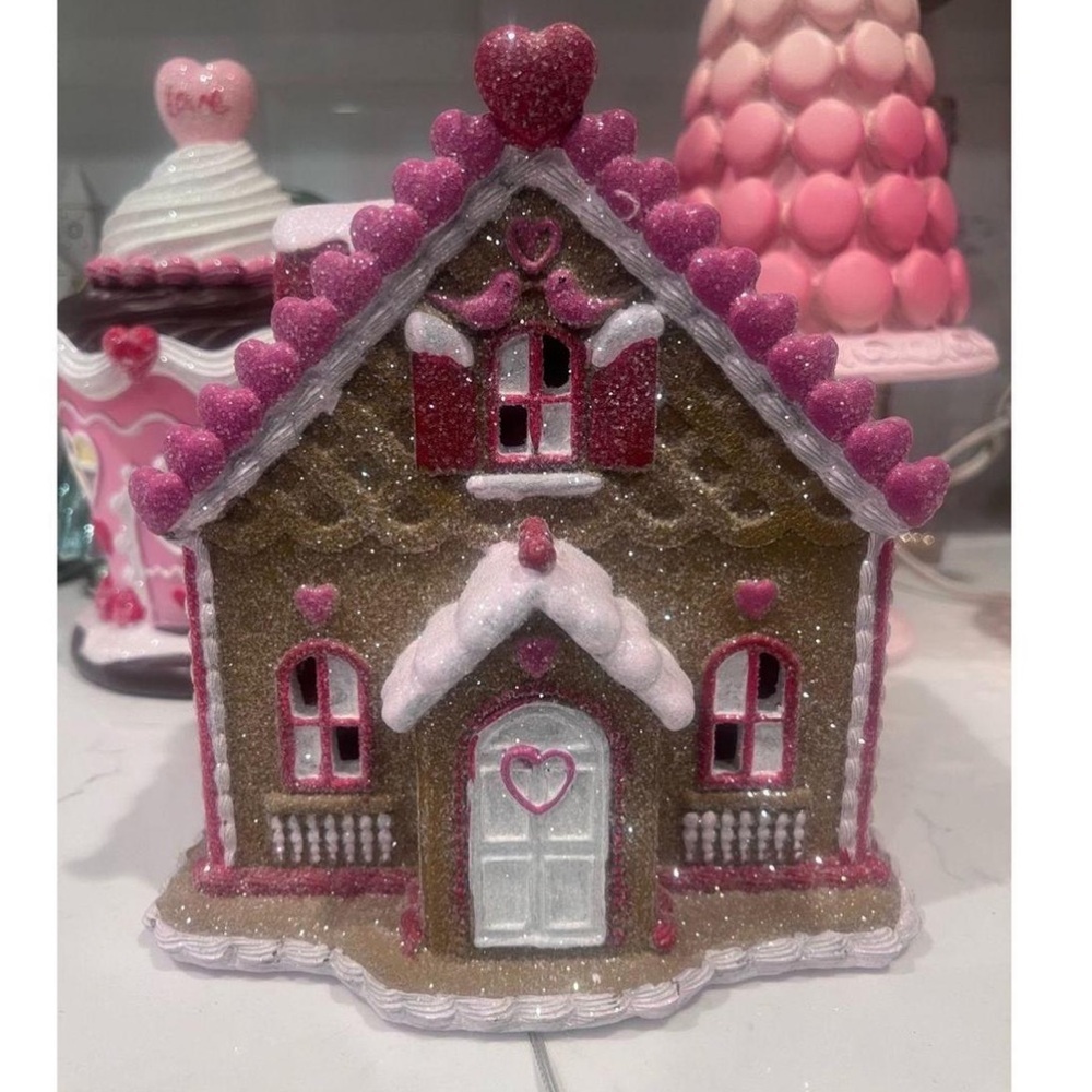 Viral Cupcakes & Cashmere Pink Christmas Valentine’s Day Gingerbread House LED - Picture 5 of 5